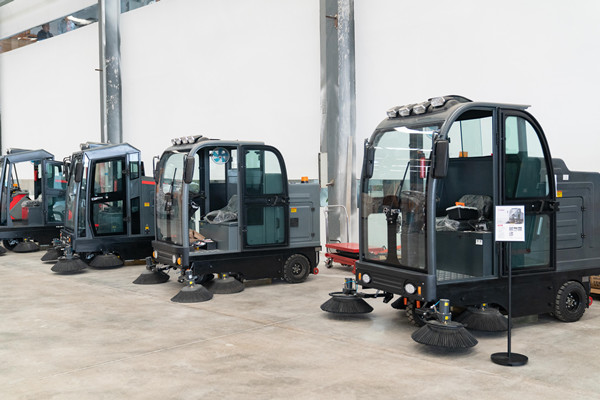 哪個掃地機(jī)廠家值得推薦