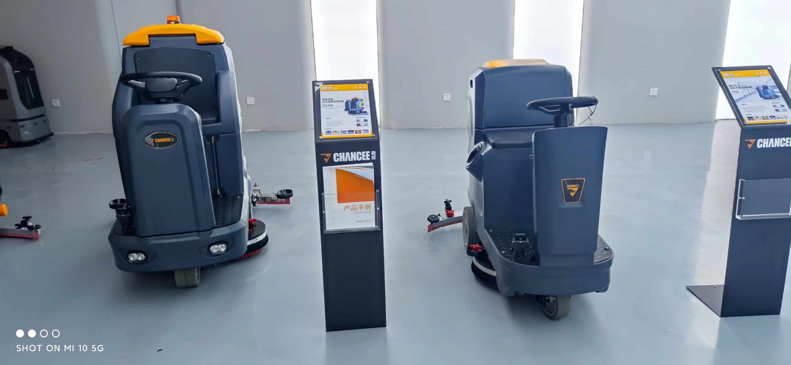 為什么很多人選擇洗地機(jī)進(jìn)行清潔工作？