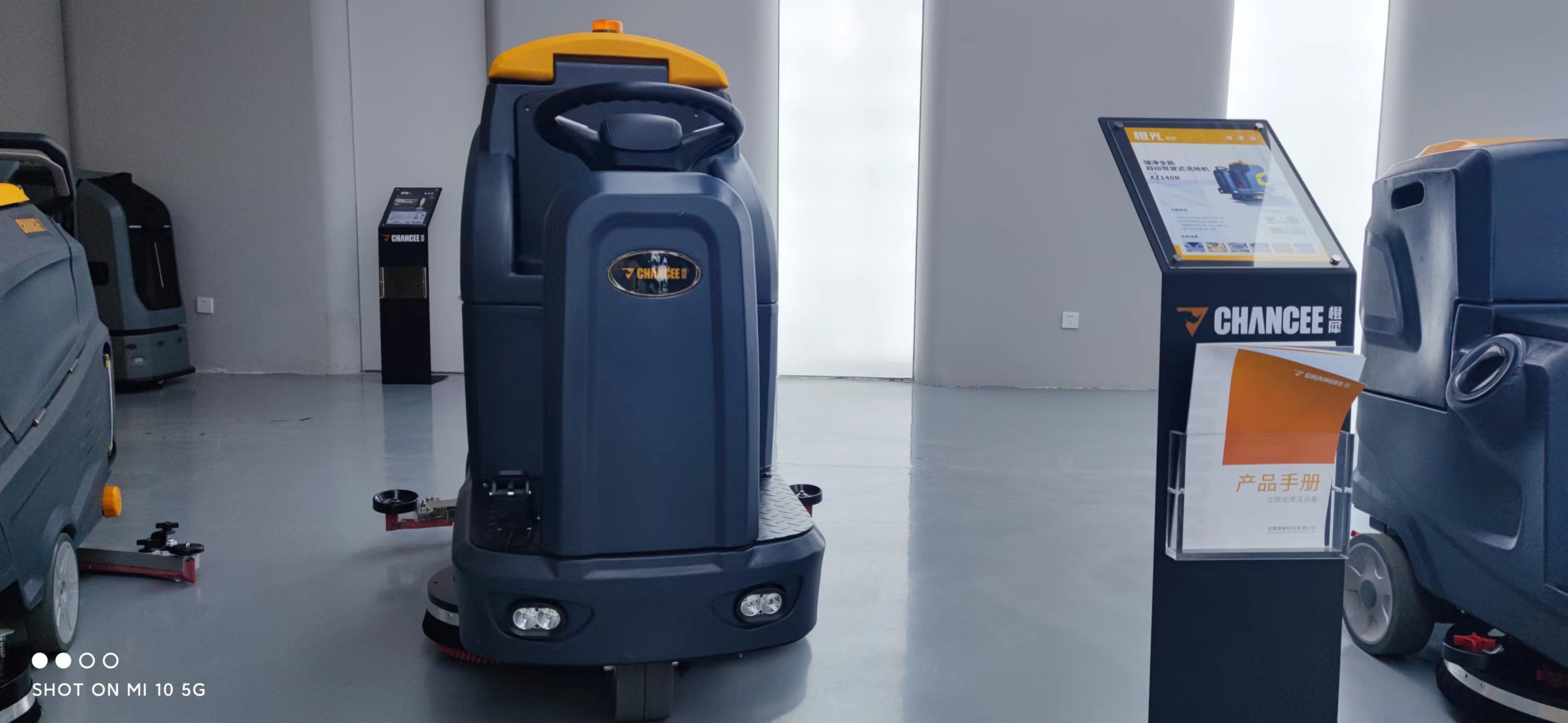 大洗地機洗地機的詳細保養(yǎng)維護流程