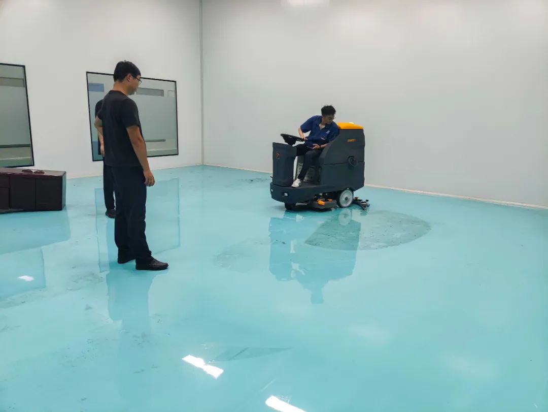  倉庫使用駕駛式洗地機(jī)可以嘛