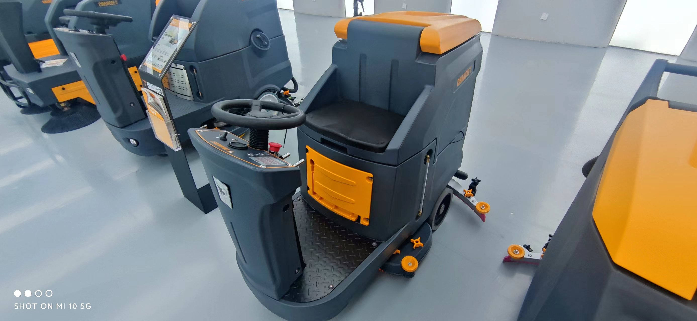 洗地機(jī)廠家教你如何檢查駕駛式洗地機(jī)