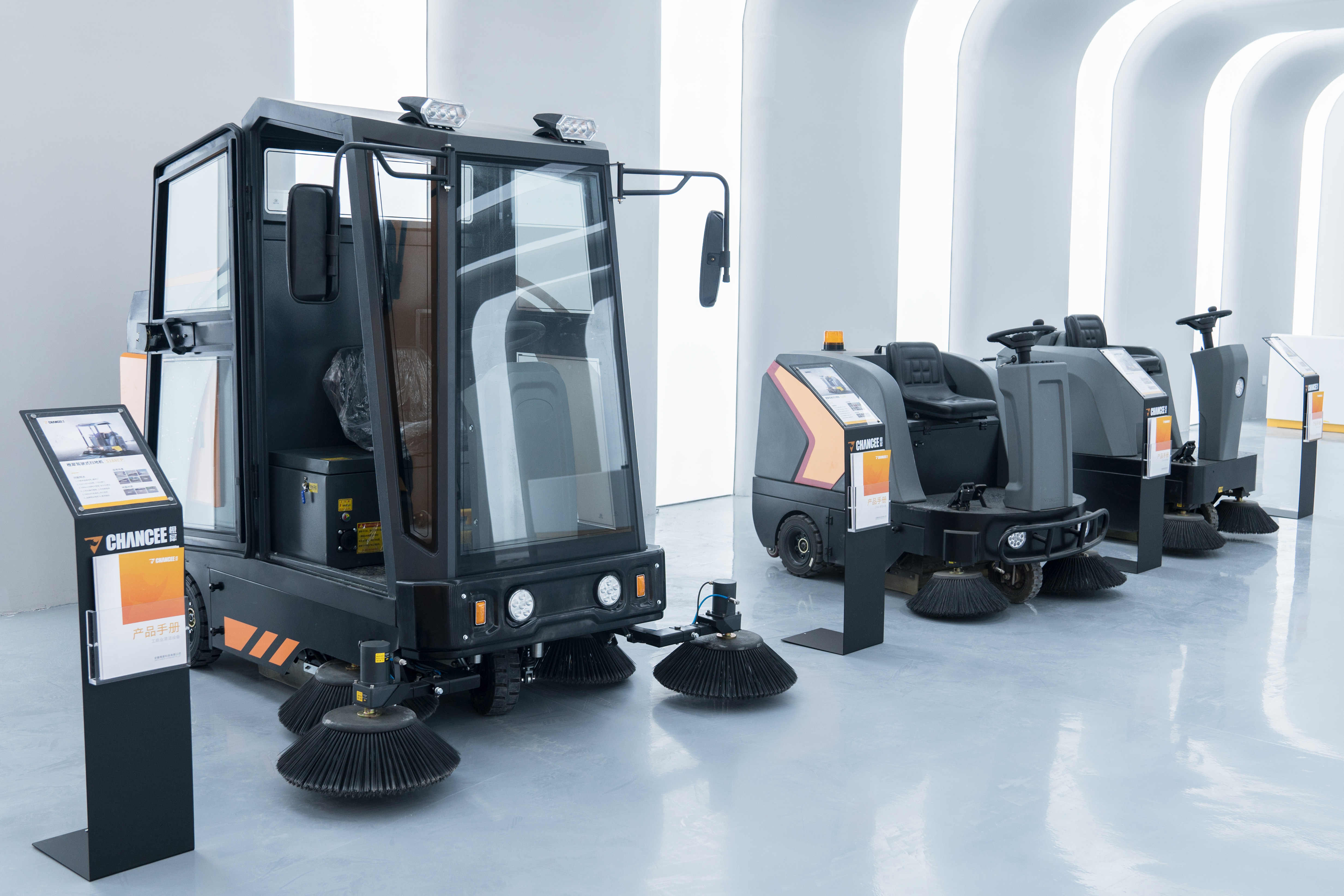 駕駛式掃地機(jī)有哪些優(yōu)點(diǎn)讓各行各業(yè)喜愛