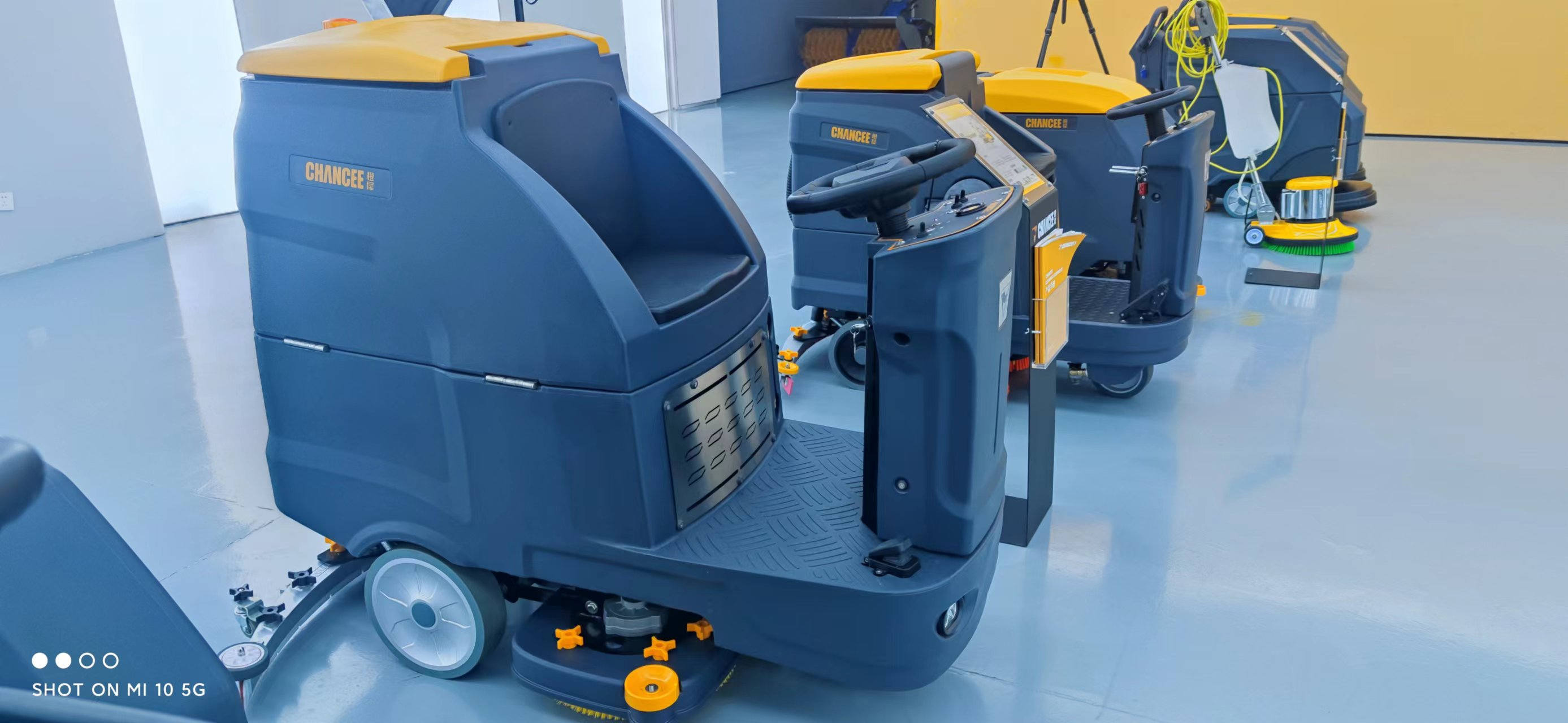 地下車庫可以使用駕駛式洗地機(jī)嘛？