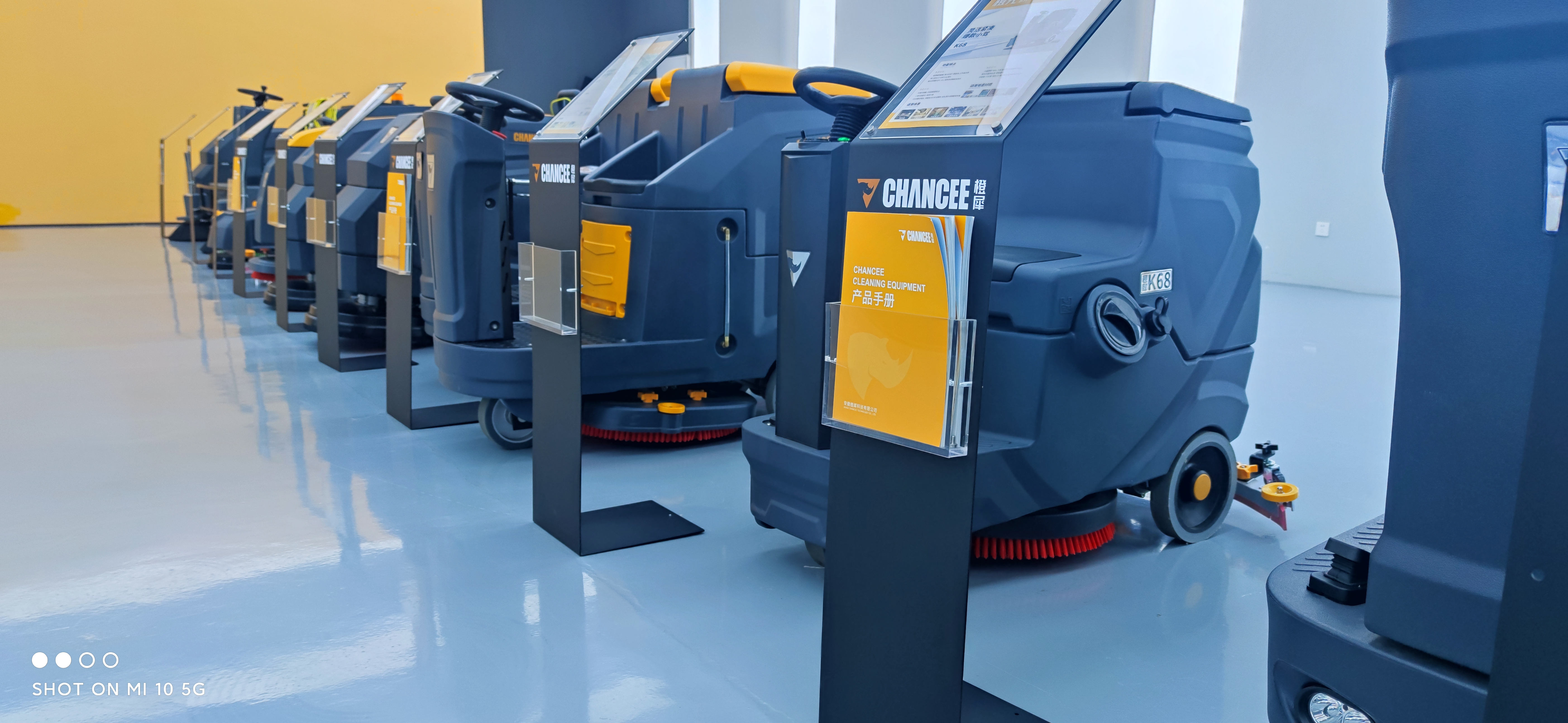 物流倉庫使用駕駛式洗地機(jī)的優(yōu)點