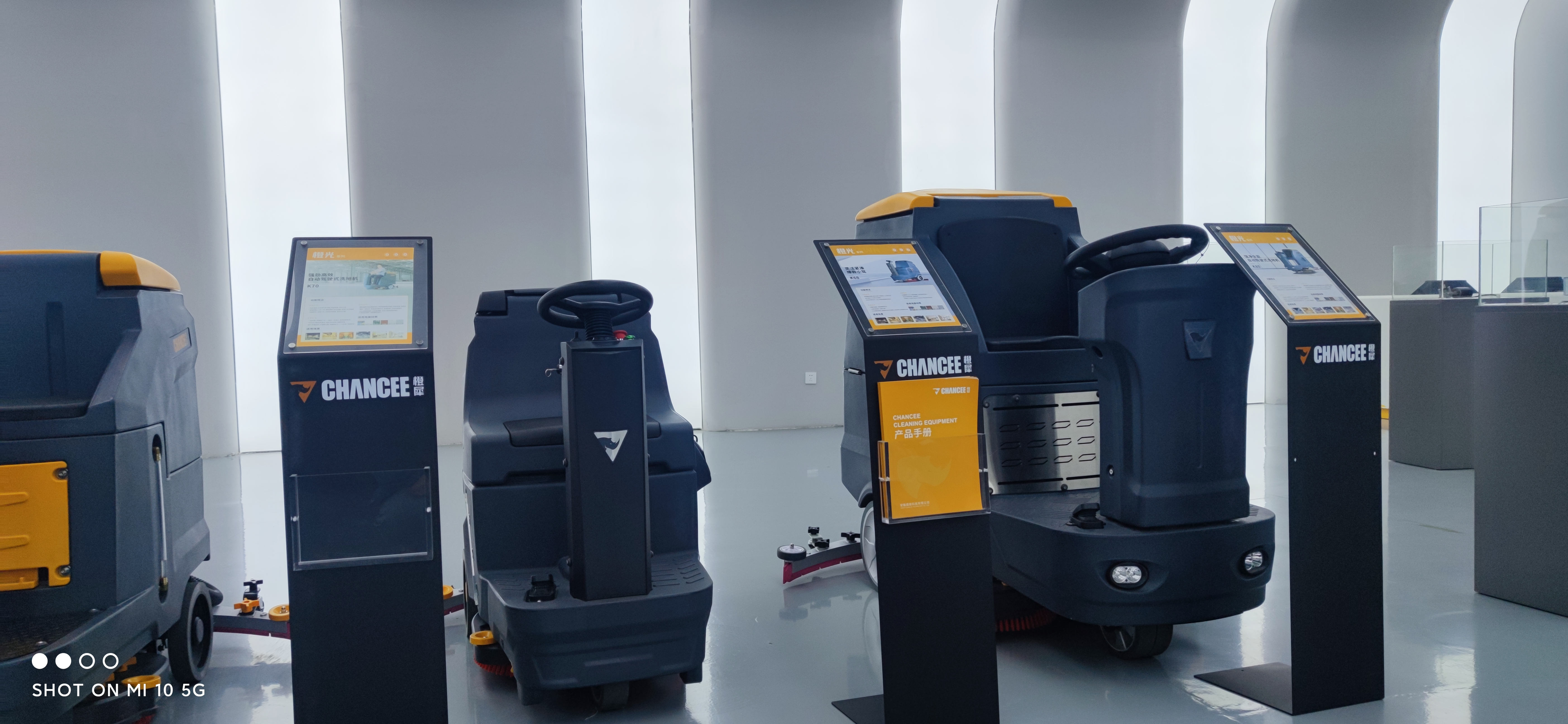  洗地機廠家的工業(yè)洗地機可以解決哪些清潔難題