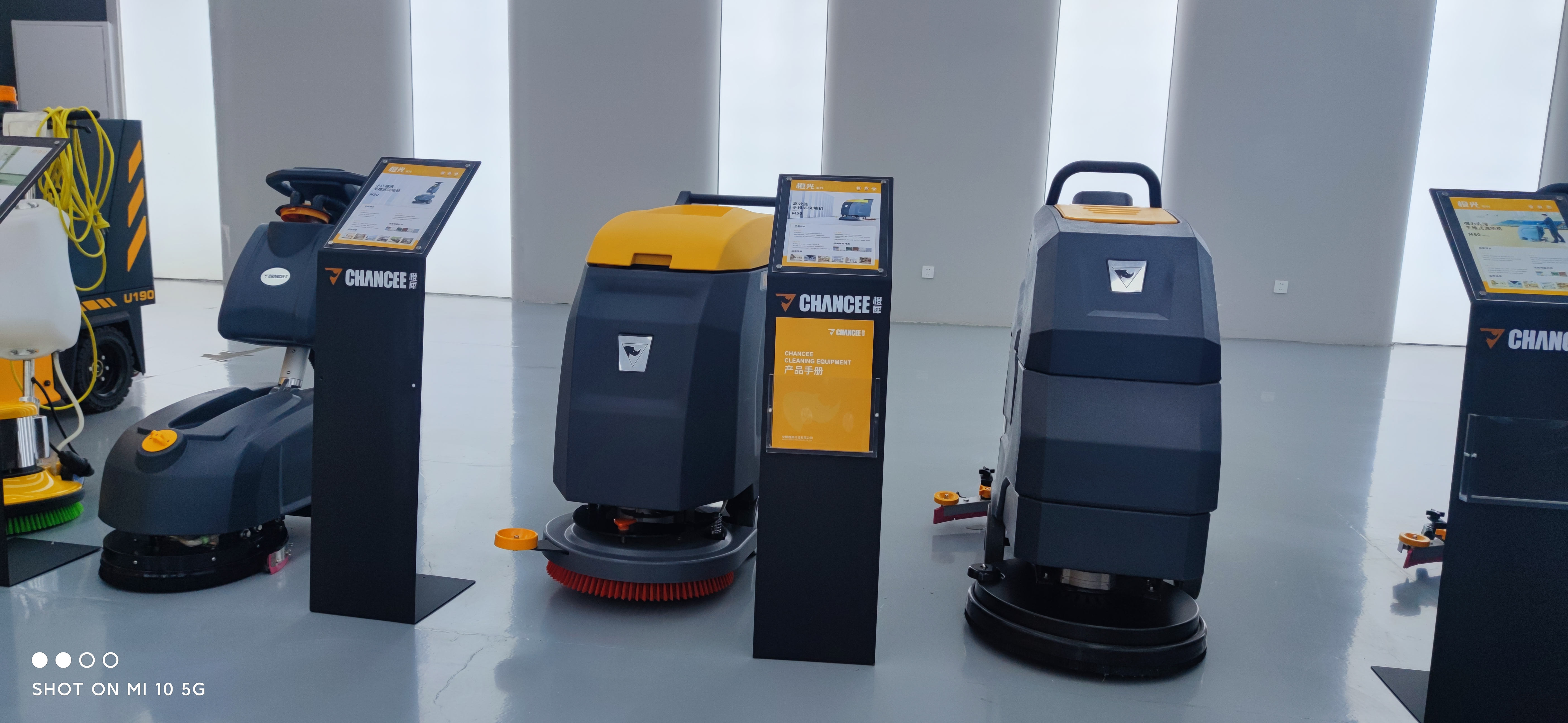 手推式洗地機適用于多大面積的地面，優(yōu)勢有哪些