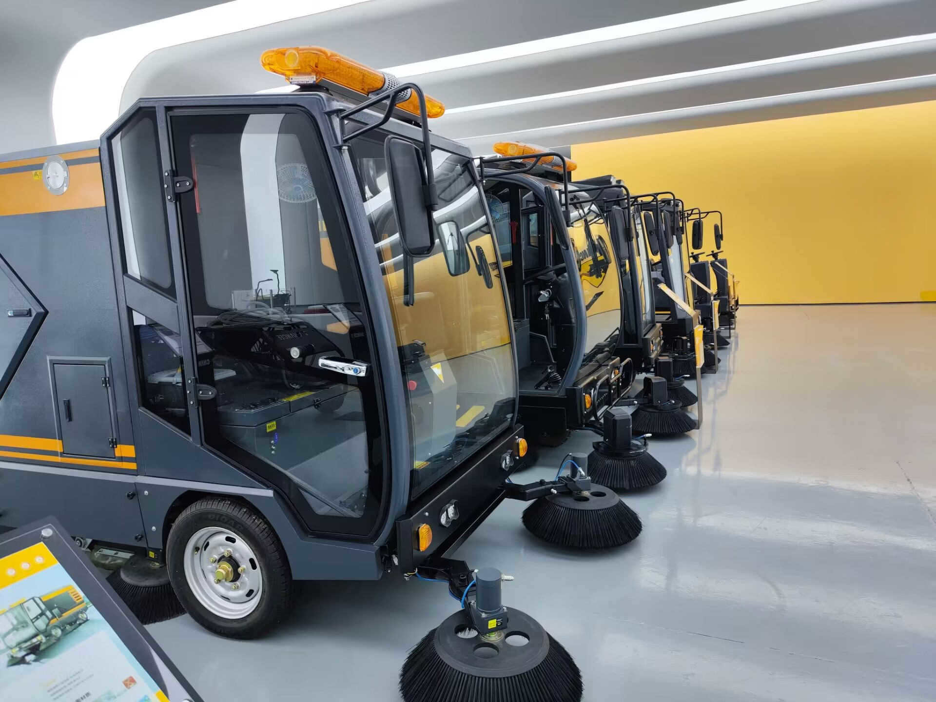 駕駛式掃地機(jī)電機(jī)過熱是正?，F(xiàn)象嘛